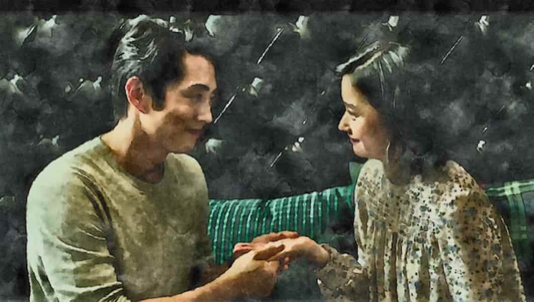 韓国映画『バーニング 劇場版』で、ベンがヘミの手相を見ている画像